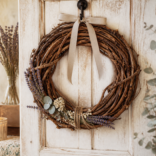 Hängender Kranz "Willow Natur" aus Weinreben, 30 cm Durchmesser, mit natürlichen Zweigen, für dekoratives Wohnen.
