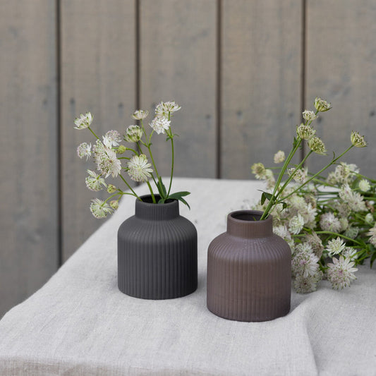 Keramik-Blumenvase "Lillhagen" von Storefactory, matt, 10 cm hoch, in zwei Farben, dekorativ für Blumen und Pflanzen