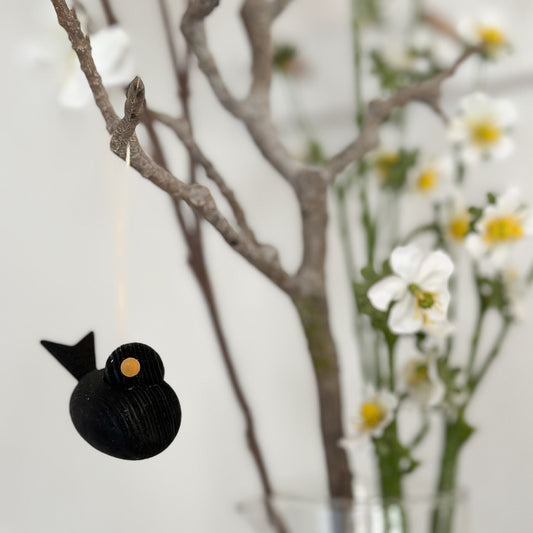 Holzvogel Schwedisch "Tuva" Dekofigur aus Holz, 5 cm, zum Aufhängen in skandinavischem Design.