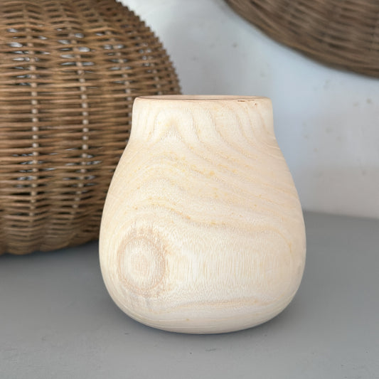 Holzblumenvase "Ronja" in natur 10cm von Wohnen auf dem Land, dekorative Vase aus Holz für Blumen, Nahaufnahme