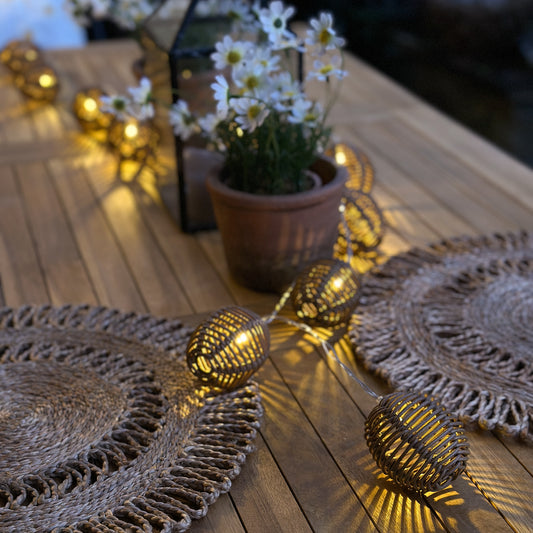 Außen-Lichterkette mit Timer, 180cm Polyrattan Natur, von Wohnen auf dem Land, für stimmungsvolle Beleuchtung im Garten.