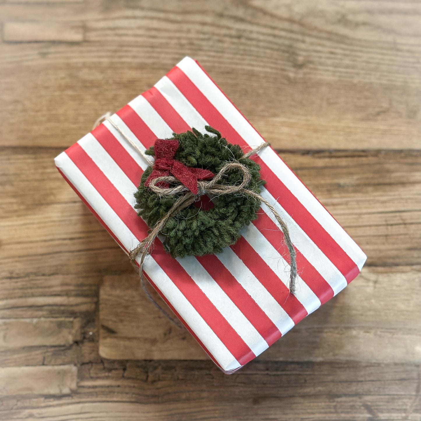 Anhänger Ornament Mini Kranz "Smilla" Filz Rot Grün 7cm