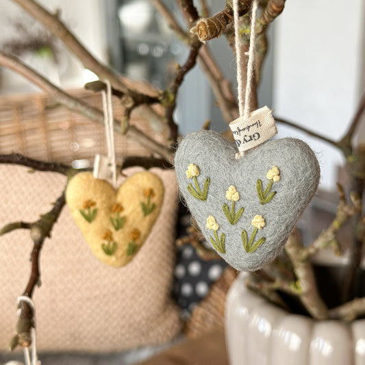 Anhänger Große Herzen "Spring Flowers" Filz 3er Set 5cm