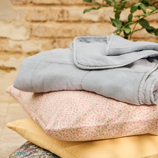 IB Laursen Vintage Quilt Decke in Cornflower Blau, 180 cm, weiche Textilien mit floralen Design