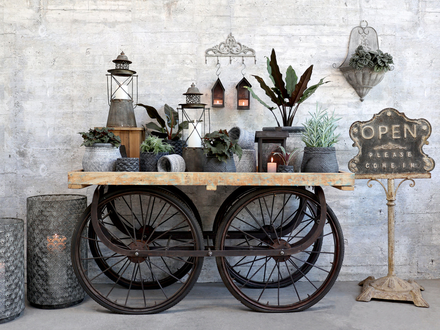 Antikes Metall-Lichthaus "Fil de fer" von Chic Antique, kohlefarbenes Design, H22/B8, detaillierte Handwerkskunst