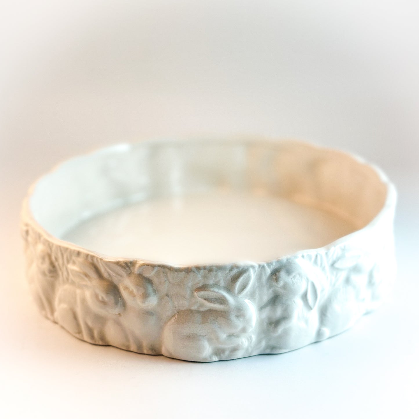 Weiße Keramikschale mit Hasenrunde Ostern Hasendekor, 20cm, rundes Geschirr von Clayre & Eef