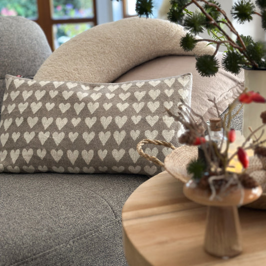 David Fussenegger Kissen "Herzen“ Rauch Grau 50x30cm - Wohnen auf dem Land