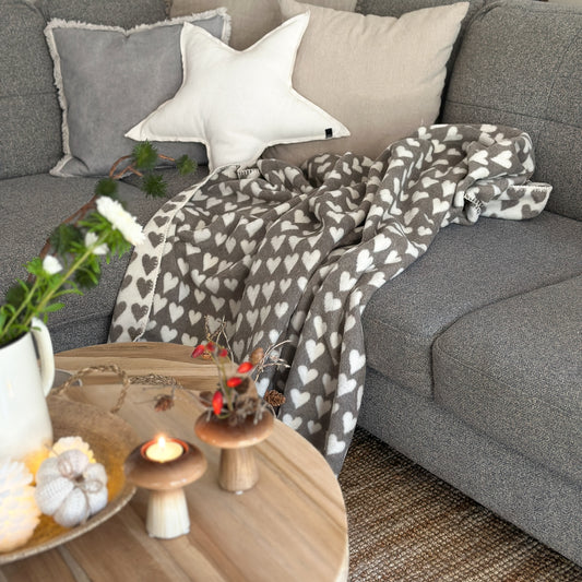 David Fussenegger Kuschelige Wohndecke "Herzen" Flanell Rauch Grau 150x200cm - Wohnen auf dem Land