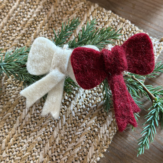 Anhänger Mini Schleifen "Lys & Rød" Filz Weiß Rot 2er Set - Wohnen auf dem Land