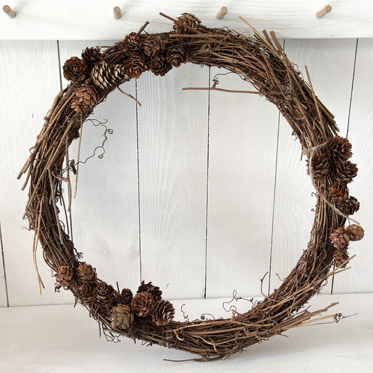 Naturkranz mit Lärchenzapfen 38cm - Wohnen auf dem Land
