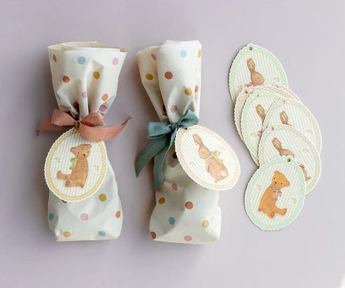 Maileg Anhänger Geschenkset mit 12 Hasen- und Teddybär-Designs, dekorative Anhänger für Geschenke und Dekorationen.