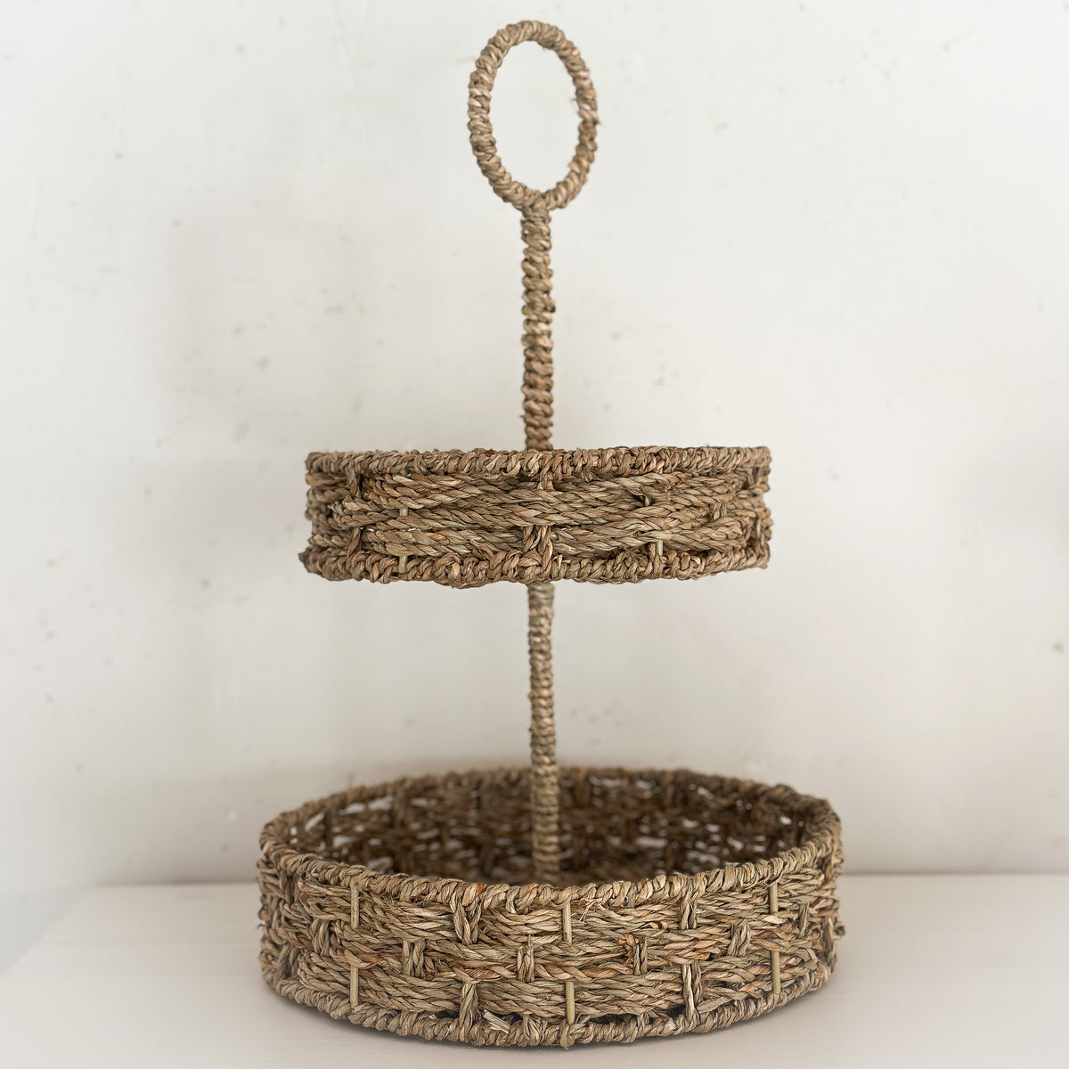 Rundes Tablett "Liva" aus Seegras Natur, 25cm, von Wohnen auf dem Land, ideal für Dekoration oder Servieren.
