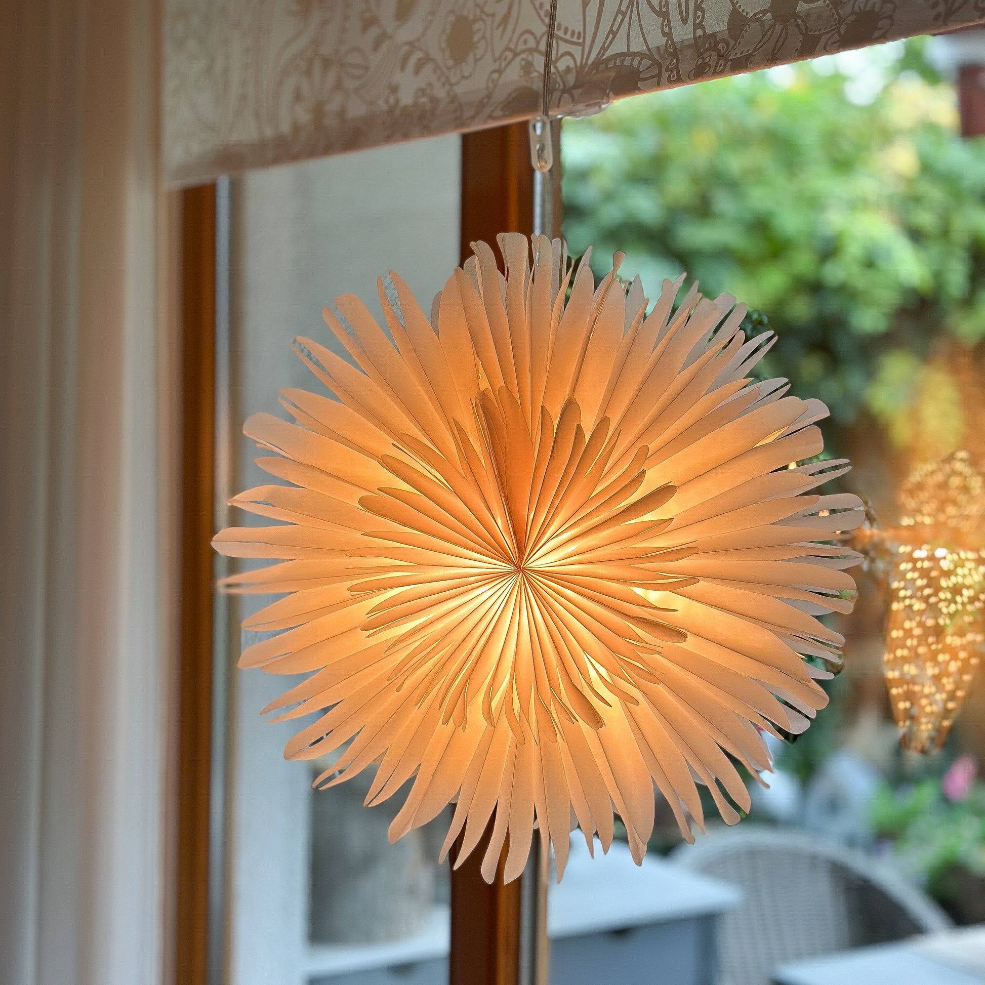 Leuchtstern 3D Aufhänger "Schneestern" Papier LED Weiß 45cm - Wohnen auf dem Land