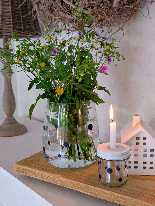 Weißer Aufkleber mit kleinen Punkten von Wohnen auf dem Land, dekoratives Wand- oder Möbelaccessoire