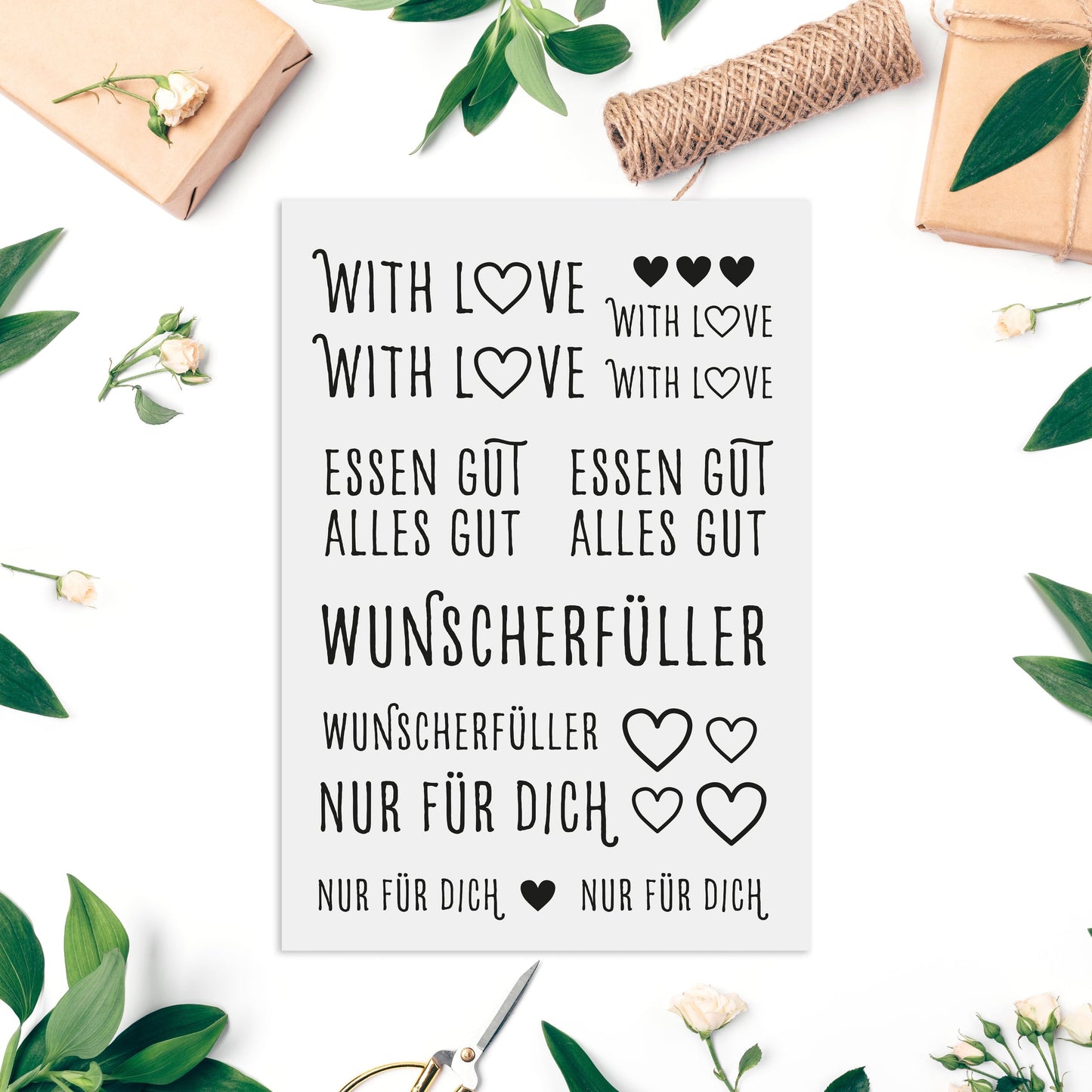 Weißer Aufkleber "With Love" von Wohnen auf dem Land mit eleganter Schrift auf glattem Hintergrund.