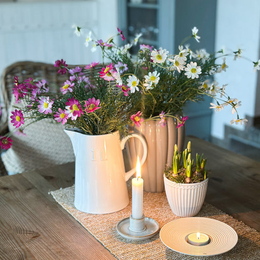 Artificial "Daisy Love" flower bouquet in white and pink, 61cm tall, by Wohnen auf dem Land.