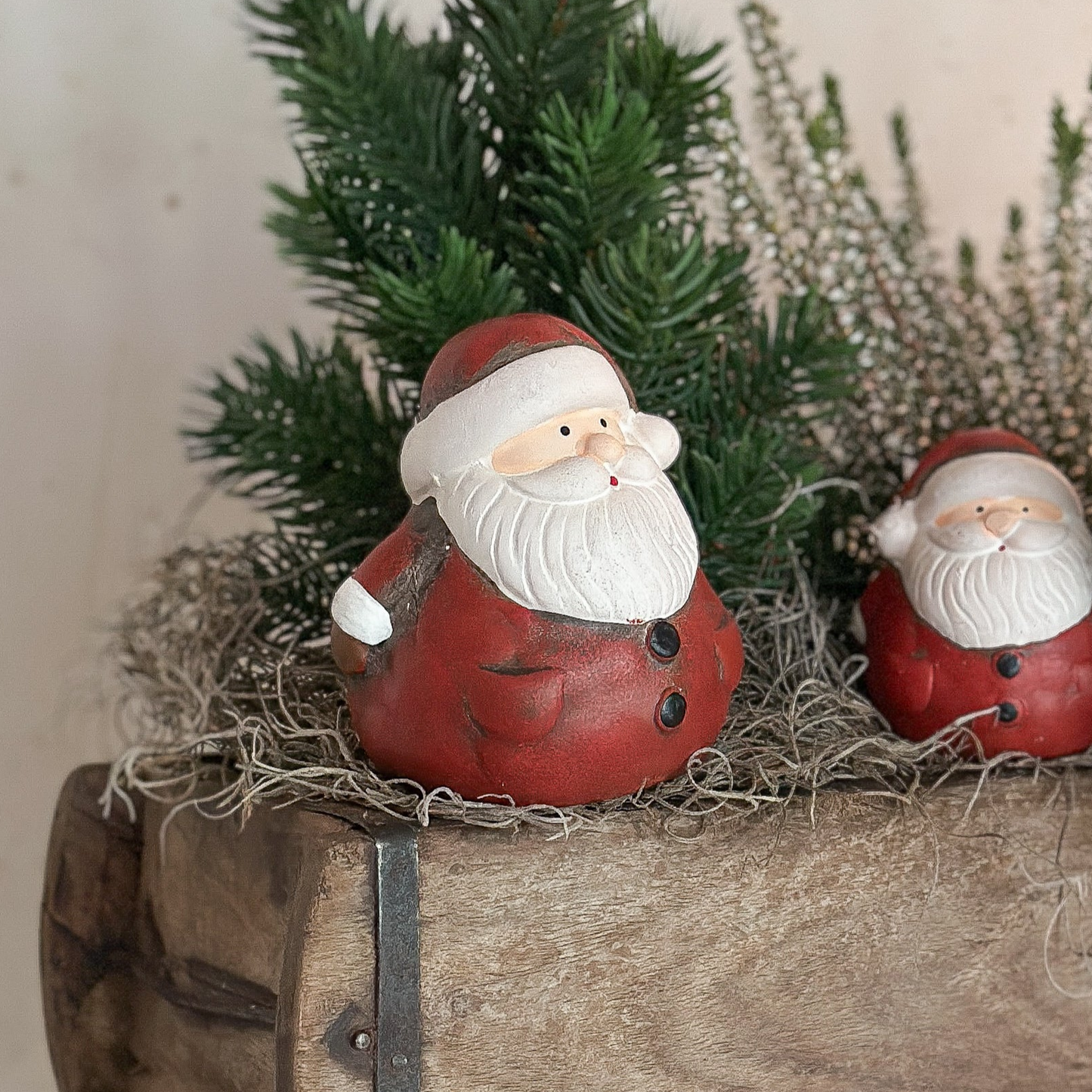 Deko Figur Weihnachtsmann "Nikolaus" Keramik Rot Weiß 2 Größen - Wohnen auf dem Land