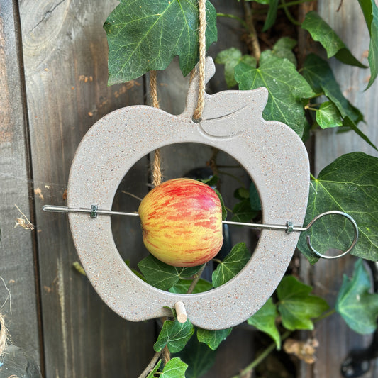 Futterhalter Aufhänger Apfel "Vogelschmaus" Kunststoff 5 Farben - Wohnen auf dem Land