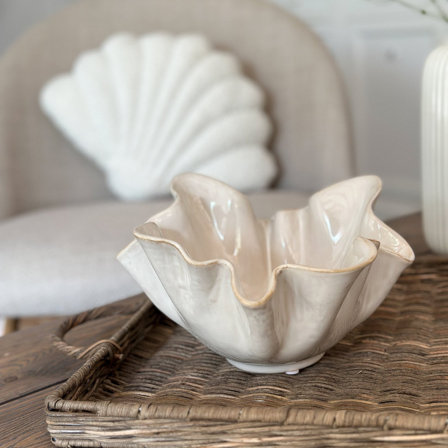 Deko-Schale "Organica" in Blütenform, beige glasierte Keramik, 22 cm Durchmesser, von Wohnen auf dem Land