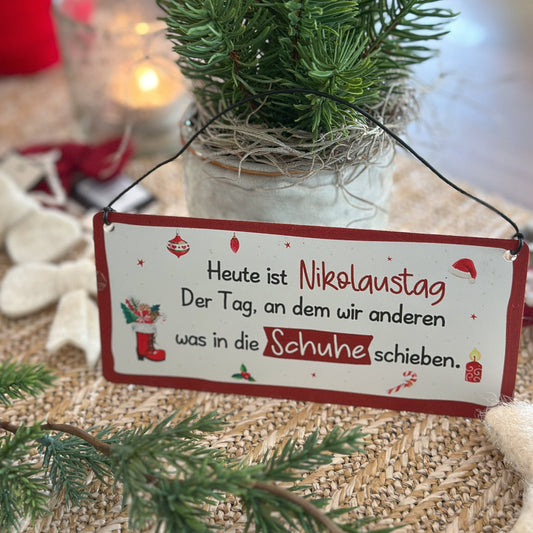 Metallschild "Nikolaustag" mit Aufhänger, dekoratives Spruchschild von Wohnen auf dem Land für den Nikolaustag.