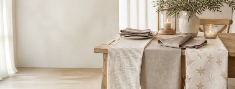 Tischläufer und Stoffservietten in Creme, Natur und Grau