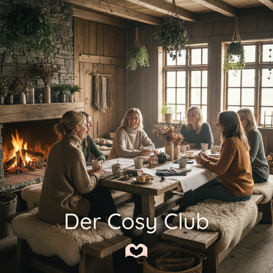 Abonnement "Cosy Club" von Wohnen auf dem Land, Mitgliedschaftslogo auf weißem Hintergrund, gemütliches Design, Produktbild