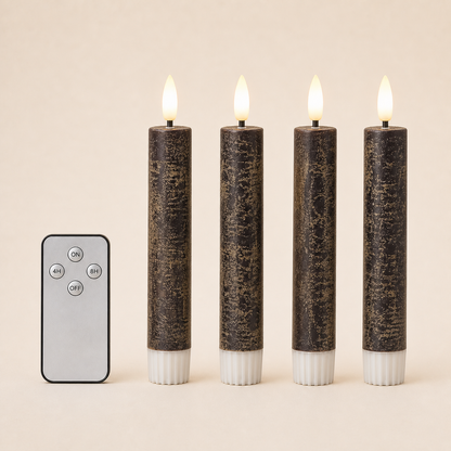 Vier dunkelbraune LED-Stabkerzen Autumn Glow mit rustikaler Oberfläche und Fernbedienung
