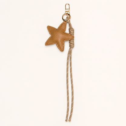 Brauner Taschenanhänger Stella mit Stern und Quaste