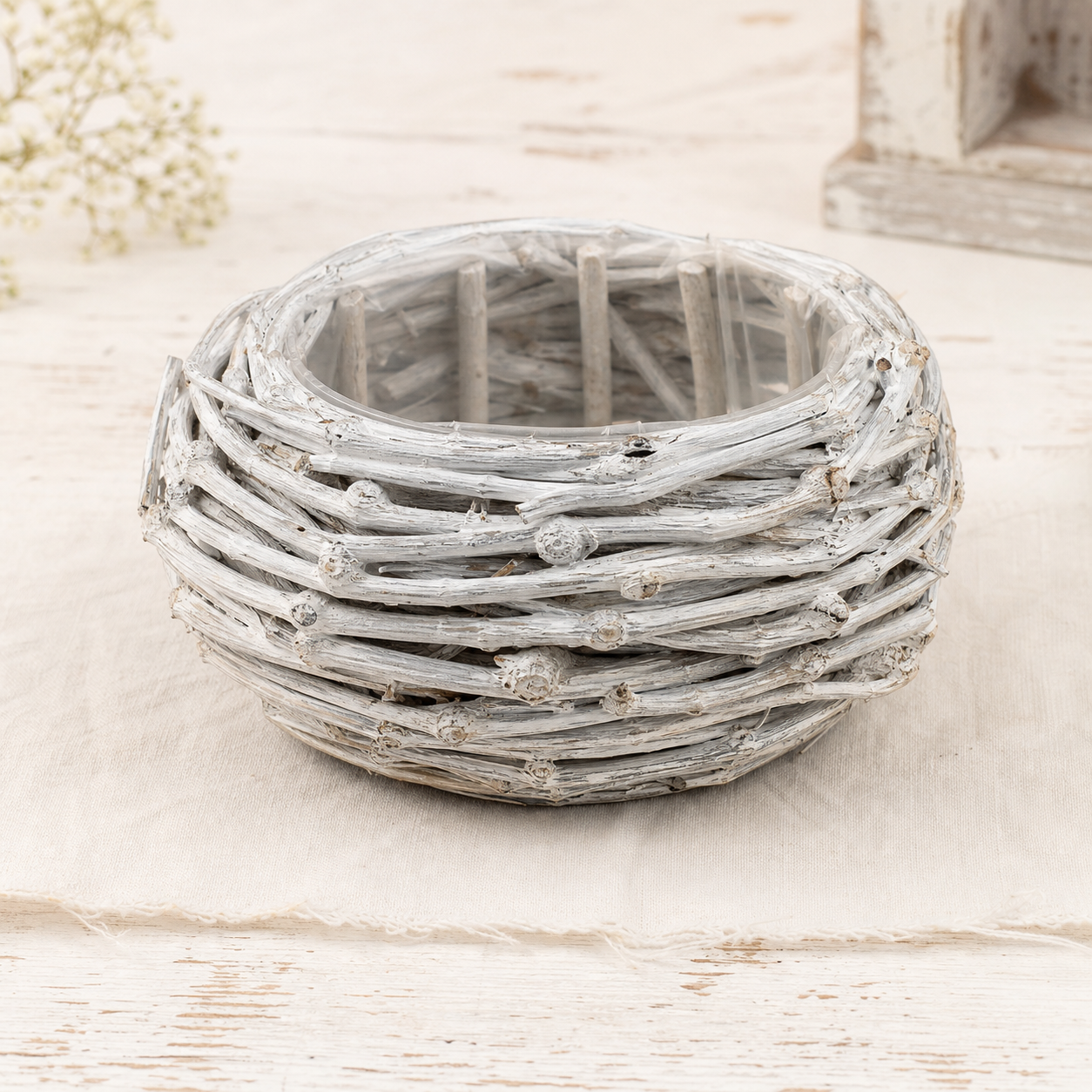 Kleiner weißer Pflanzkorb "Willow" aus Holz und Rattan, 22 cm, von Wohnen auf dem Land, dekorativer Korb für Pflanzen