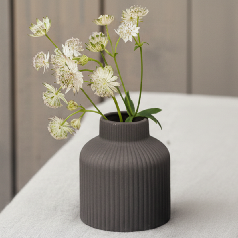 Keramik Blumenvase Lillhagen von Storefactory in matten 2 Farben, 10 cm hoch, stilvolle Vase für Blumenarrangements