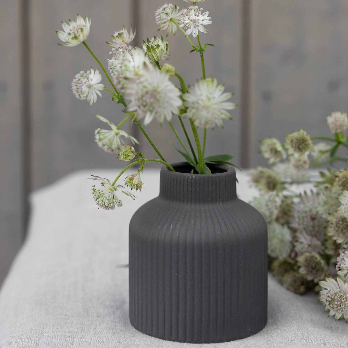 Keramik Blumenvase "Lillhagen" von Storefactory, matte Oberfläche, in 2 Farben, 10 cm hoch, elegante Dekovase