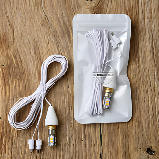 Beleuchtungskabel für LED-Leuchtkörper, 4 m, Zubehör der Marke Die Edelweissen, zeigt das Kabel und Anschlussdetails.