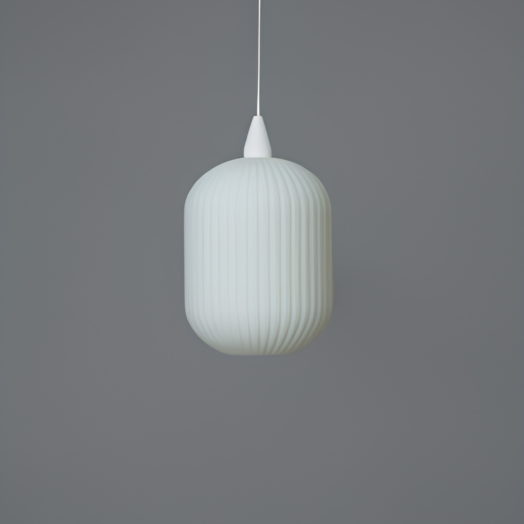 Mittelgroßer orangefarbener Kürbis-Leuchtkörper von Die Edelweissen mit leuchtendem Design, ideal für stimmungsvolle Beleuchtung.