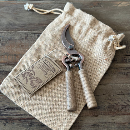 Gartenschere mit Kupfergriff und Holzgriff, 21 cm, inkl. Jutebeutel, Gartenzubehör von Wohnen auf dem Land