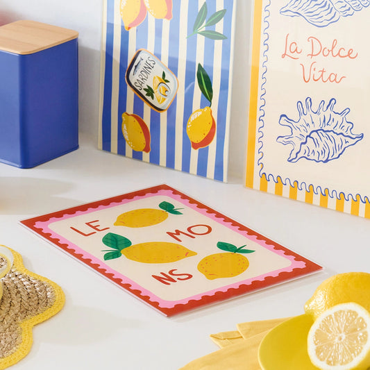 Bunte Glasschneideplatte "Italian Lemons" von Wohnen auf dem Land, mediterranes Küchenzubehör mit Zitronenmotiven