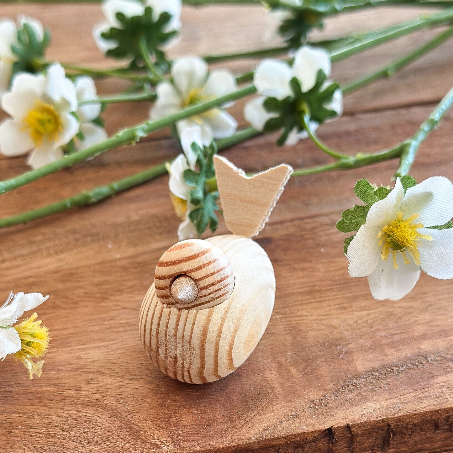 Holzvogel Schwedisch "Saga" Dekofigur von Wohnen auf dem Land, 5 cm groß, mit skandinavischem Design und Holztextur.