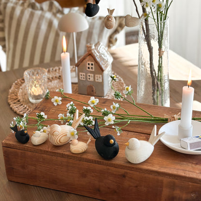 Holzvogel Schwedisch "Saga" Dekofigur aus Holz in skandinavischem Stil, 9cm groß, von Wohnen auf dem Land.