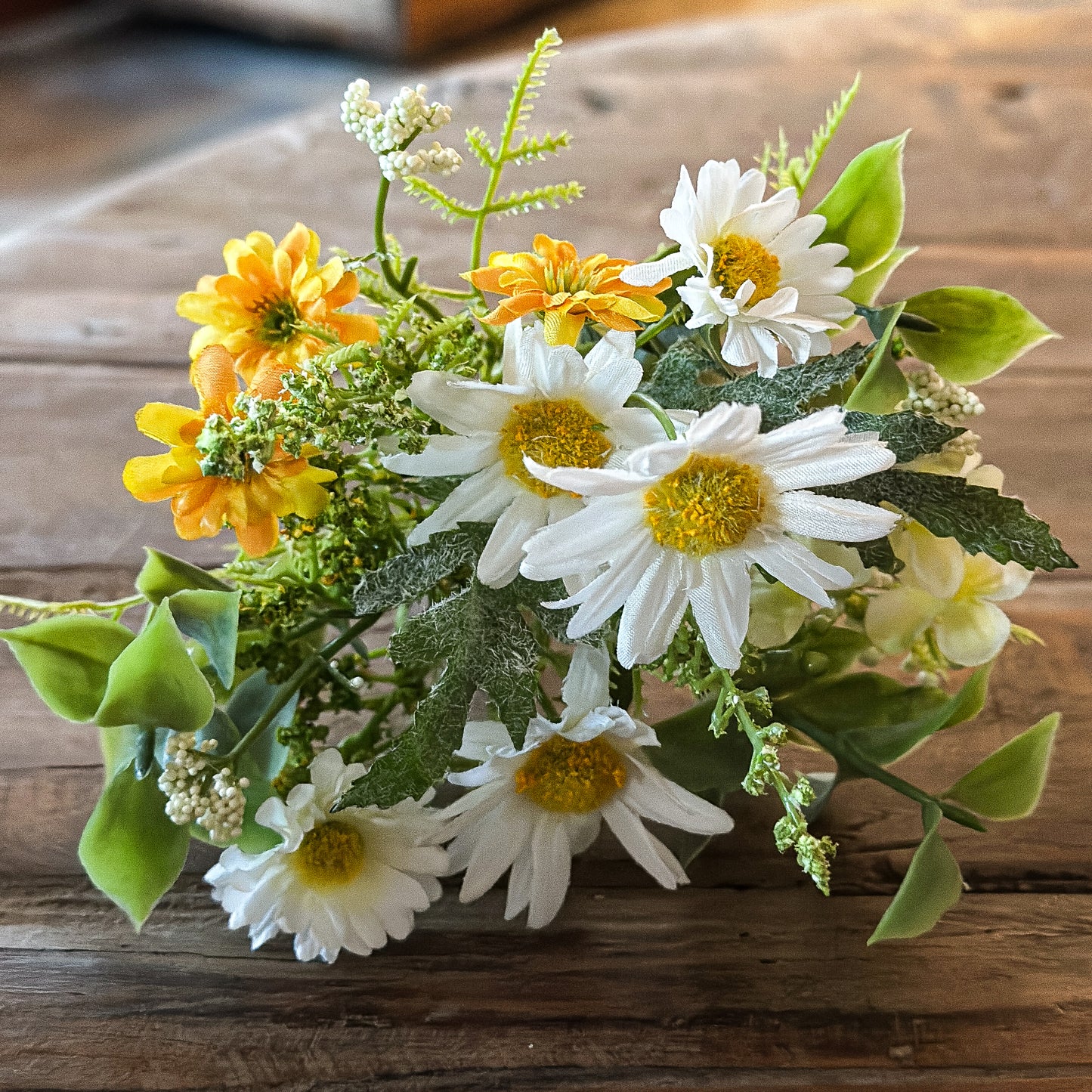 Künstlicher Blumenstrauß "Wiesenfreude" in Blumenvase, weiß und gelb, 22 cm, von Wohnen auf dem Land.