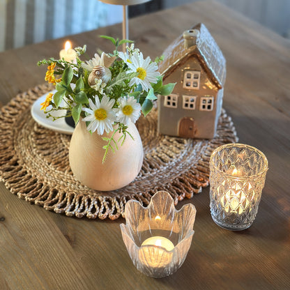 Künstlicher Blumenstrauß "Wiesenfreude" mit weißen und gelben Blumen in einer Blumenvase, ca. 22 cm hoch, von Wohnen auf dem Land