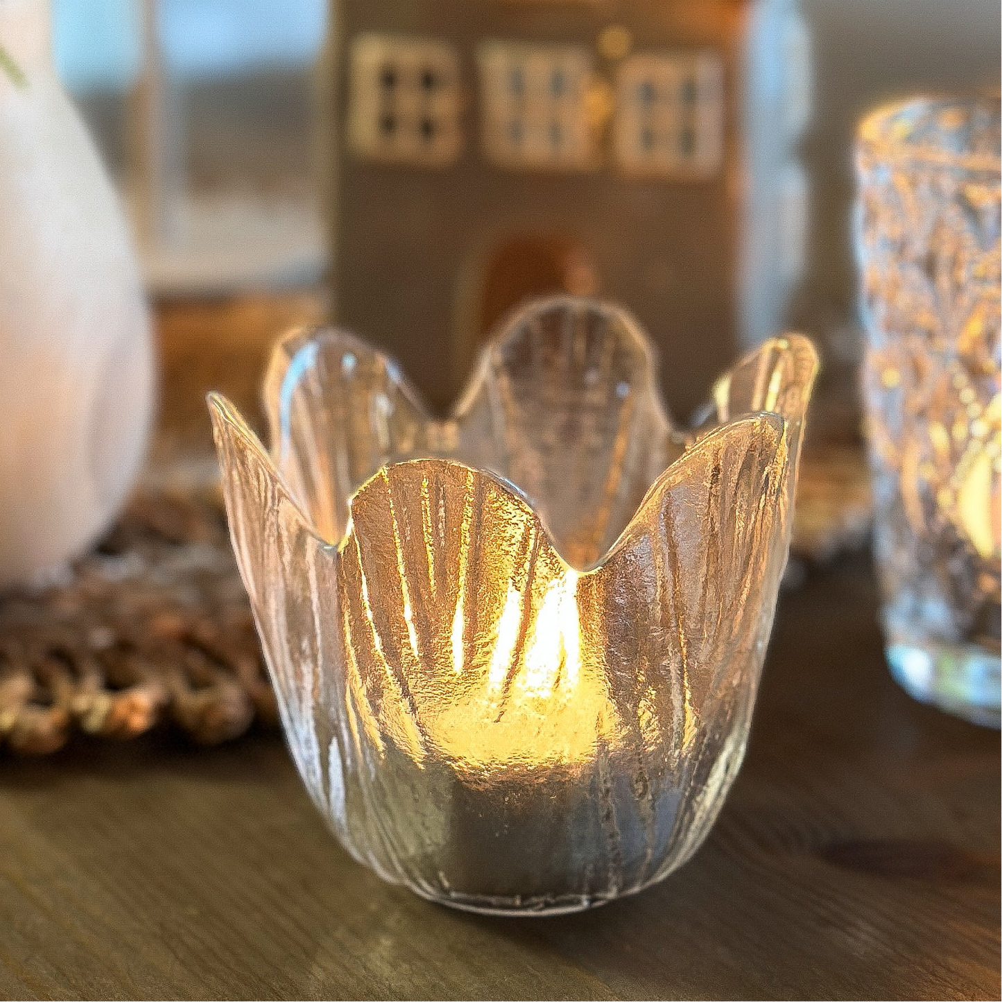 Kerzenhalter in Blütenform aus Glas, 8cm hoch, von Wohnen auf dem Land, ideal für Teelichter und dekorative Beleuchtung