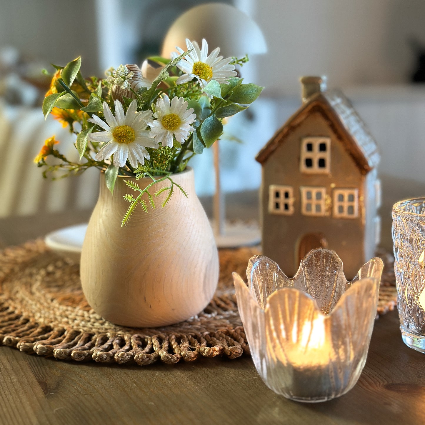 Blumenvase "Ronja" aus naturbelassenem Holz, 10 cm hoch, mit rustikalem Design von Wohnen auf dem Land.