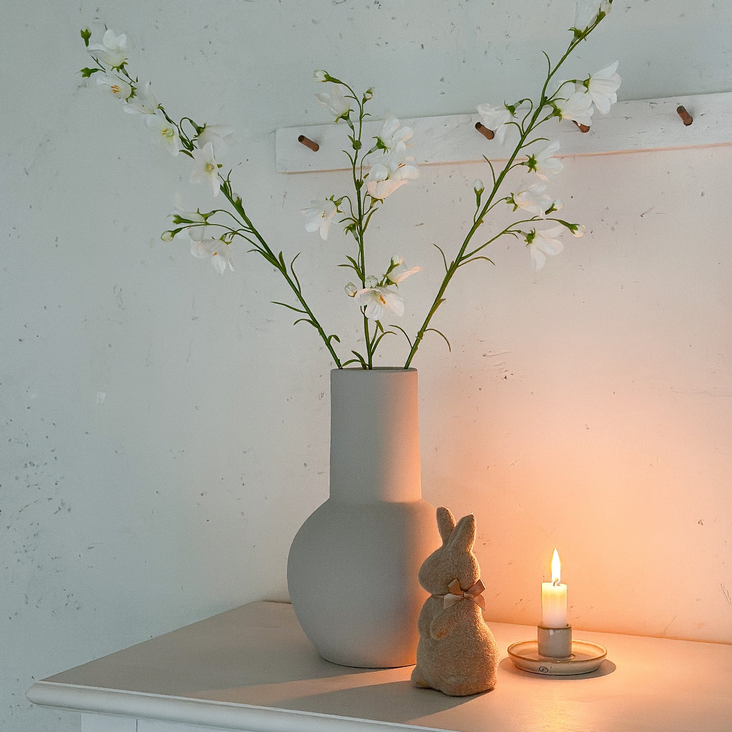 Künstlicher Blumen-Zweig der Glockenblume "Campanula" in Creme, 64 cm hoch, von Wohnen auf dem Land, realistische Dekoblume