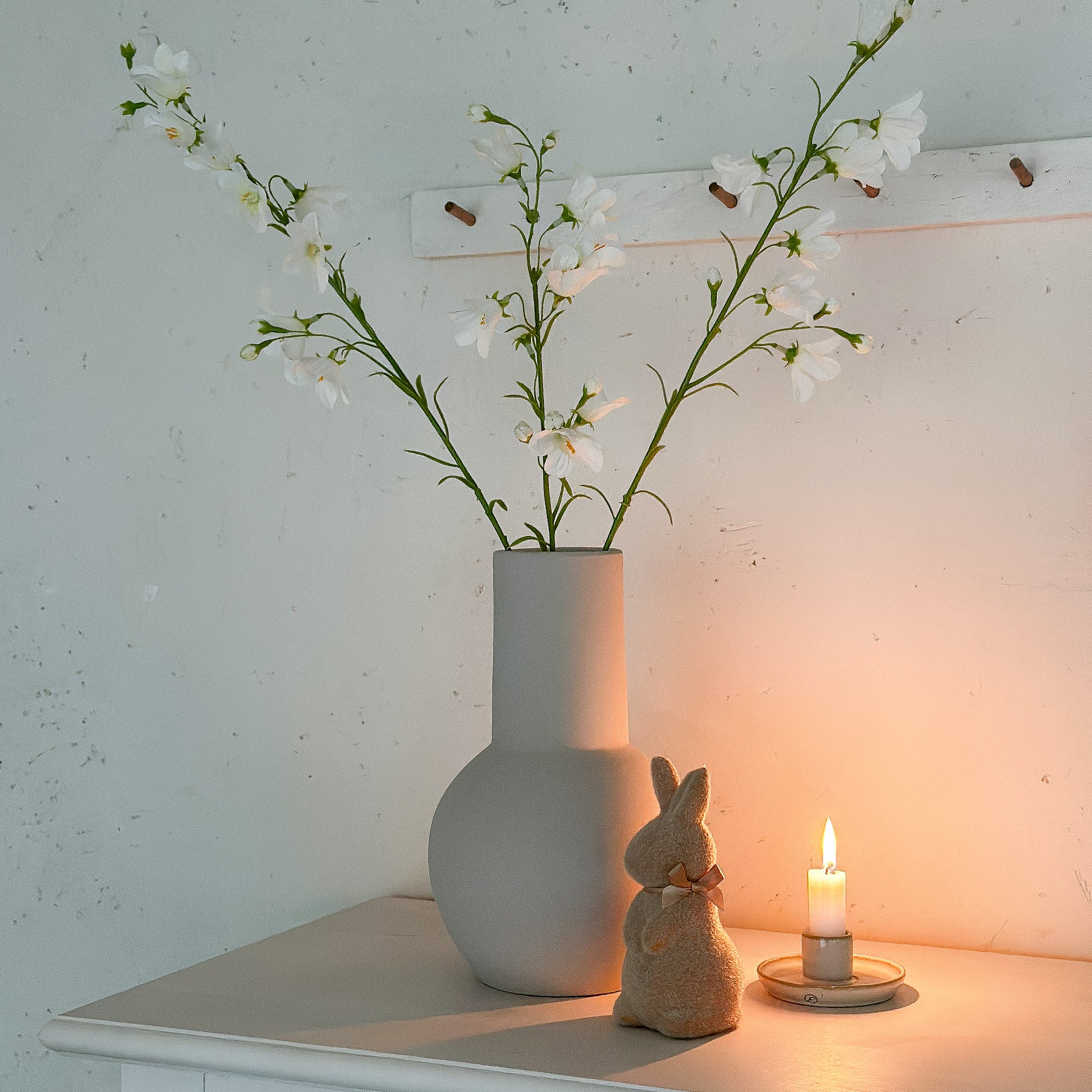 Künstlicher Blumen-Zweig der Glockenblume "Campanula" in Creme, 64 cm hoch, von Wohnen auf dem Land, realistische Dekoblume