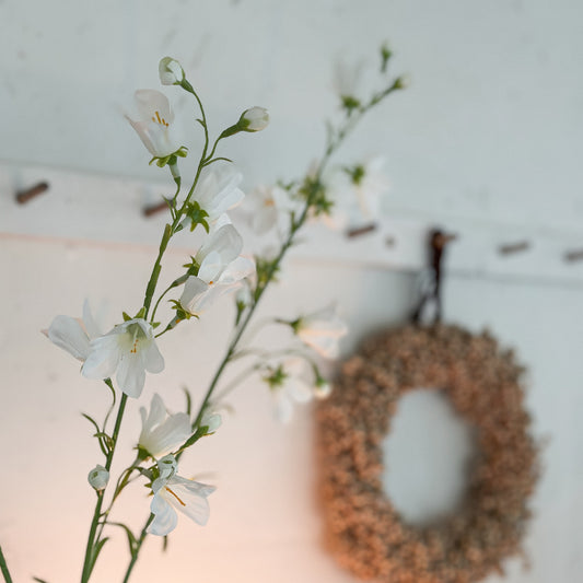 Künstlicher Glockenblumen-Zweig in Creme, 64cm, von Wohnen auf dem Land, detailreiche Blume für Dekorationen