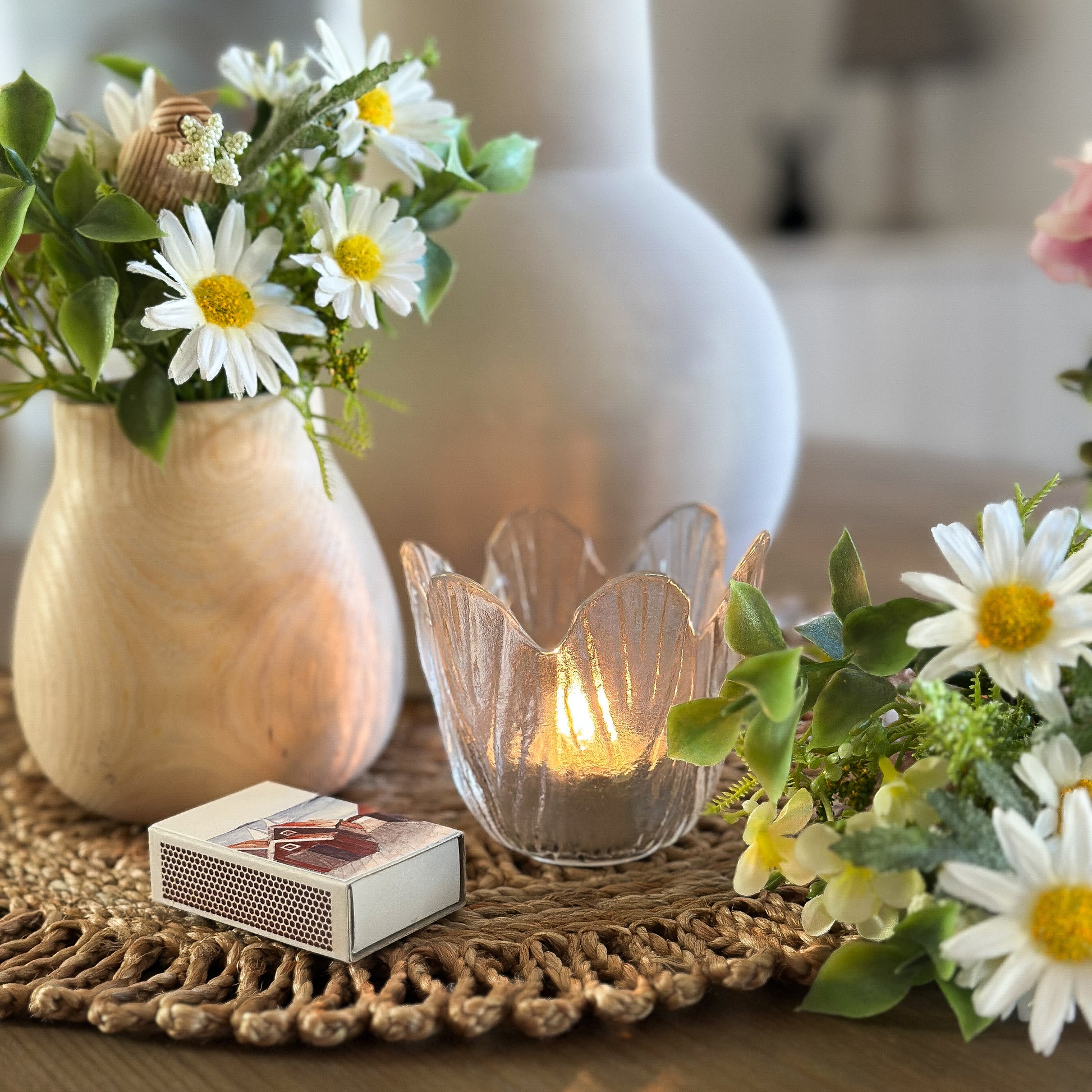 Natürliche Holz-Blumenvase "Ronja" in Naturfarbe, ca. 10 cm hoch, mit eleganter, schlichter Gestaltung.