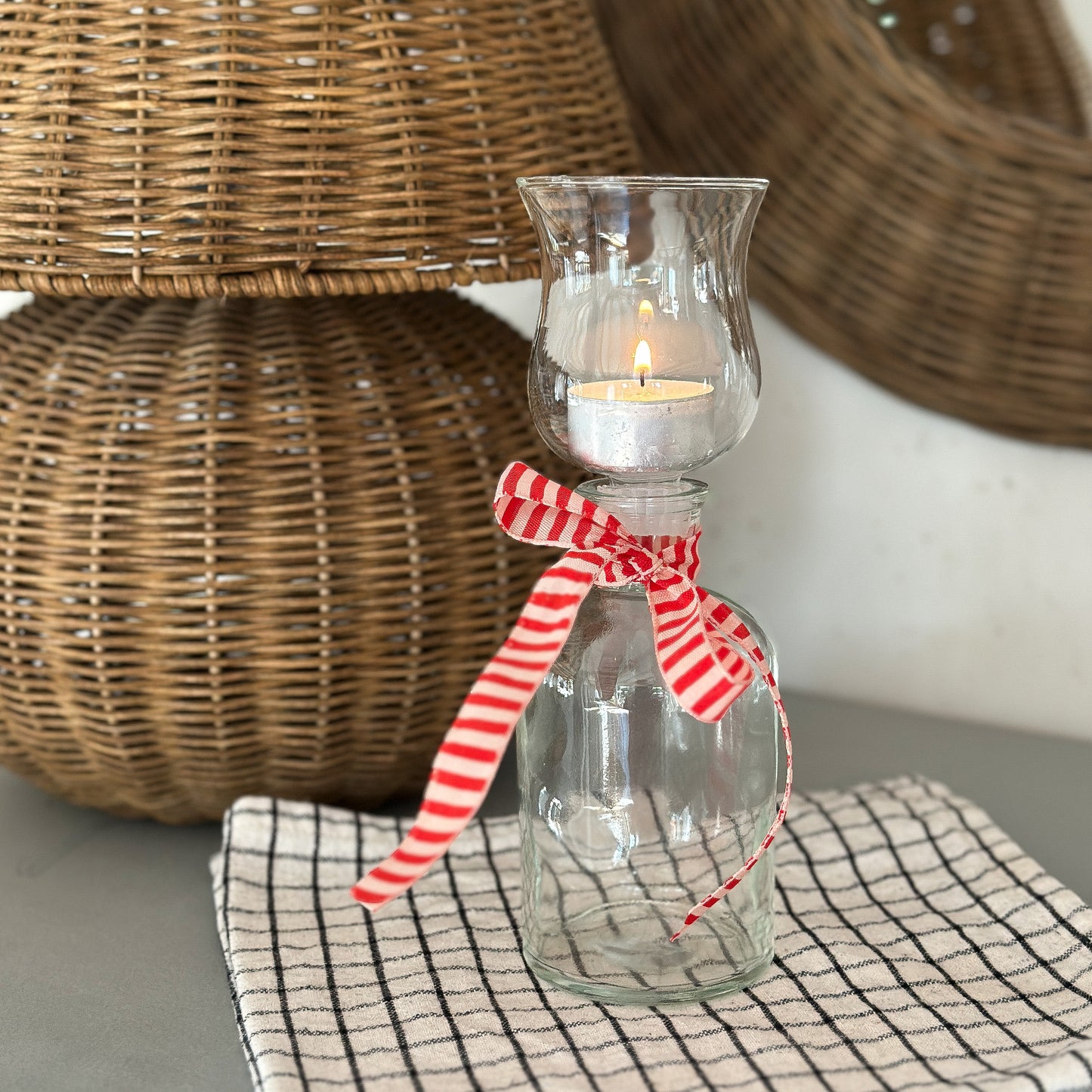 Kerzenhalter aus Glas mit 8 cm Höhe und Glasaufsatz "Partylicht" von Wohnen auf dem Land, für stimmungsvolle Beleuchtung