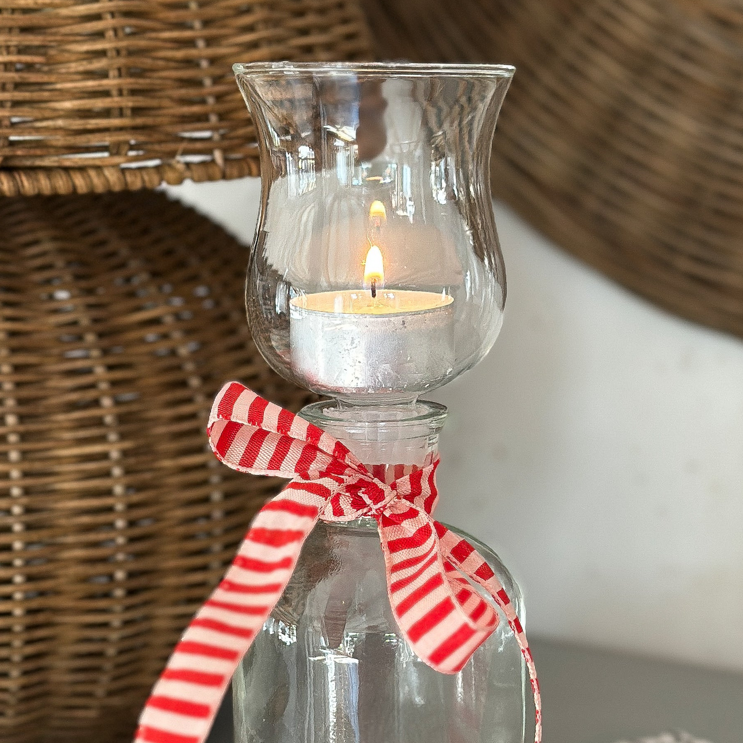 Glas-Kerzenhalter "Partylicht" von Wohnen auf dem Land, 8cm hoch, mit elegantem Design und durchsichtigem Glasaufsatz