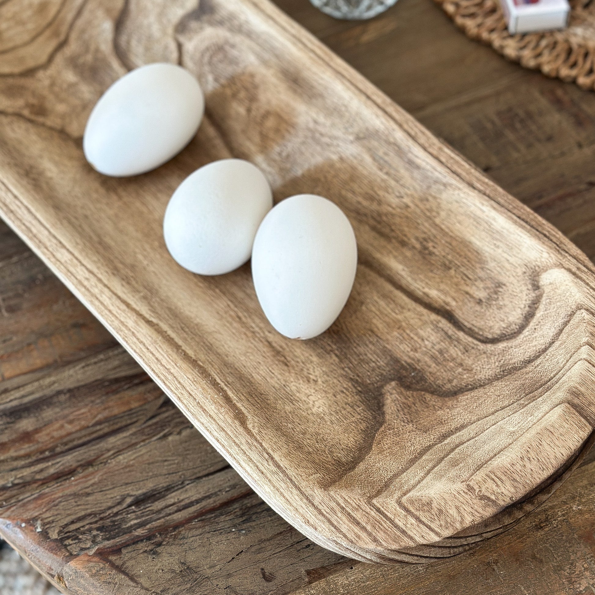 Holz-Tablett "Ligno" von Wohnen auf dem Land, ovales Naturholz-Tablett, 50 cm, rustikale Holzschale auf weißem Hintergrund