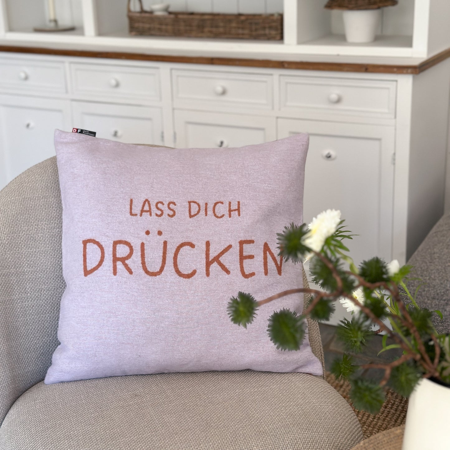 David Fussenegger Kissen "Lass dich drücken“ Hell Viola 50x50cm