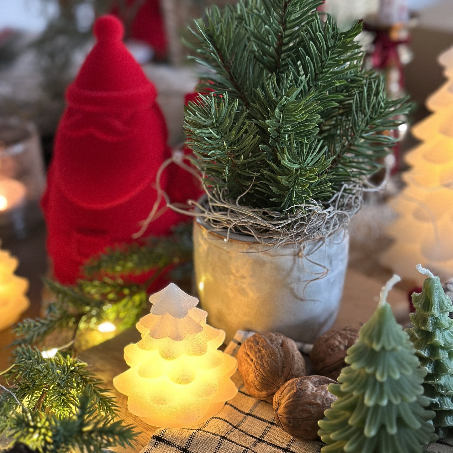 Deko Weihnachtsmann Nikolaus "Winke Niko" Beflockt Rot